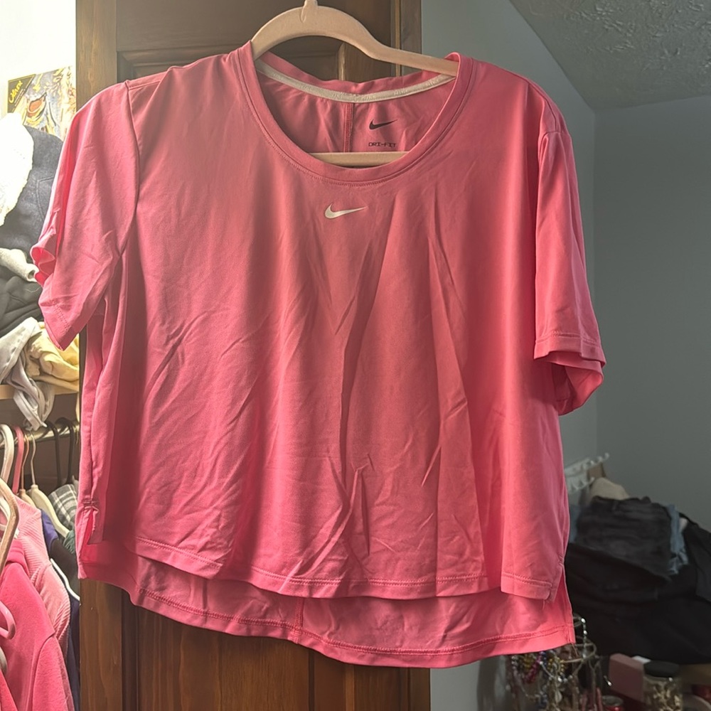 NWT pink nike center swoosh crop tee